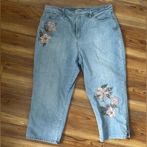 Embroidered Floral Crop Jeans / Capris – Boho Cottagecore 🌸